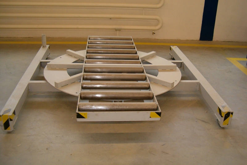 DOPRAVNÍKY / Valčekové dopravníky - foto DOPRAVNÍKY / Valčekové dopravníky - foto