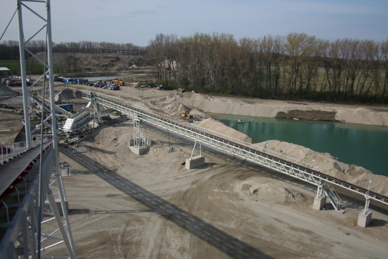 DOPRAVNÍKY / Pásové dopravníky - foto DOPRAVNÍKY / Pásové dopravníky - foto